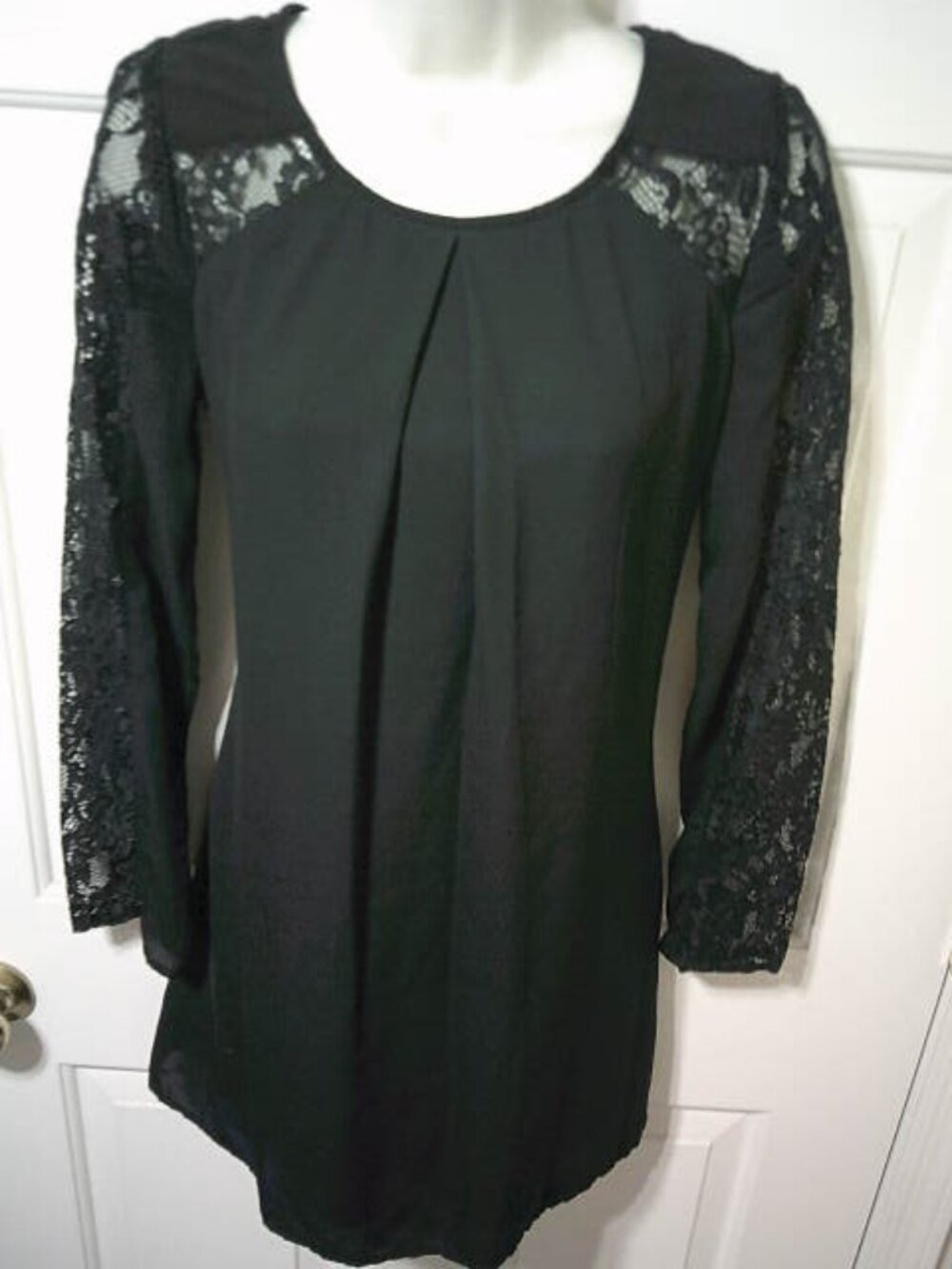 WOMEN'S SIZE M CUTE SPEECHLESS MINI SHORT DRESS w/ LONG LACE SLEEVES LINED 👩